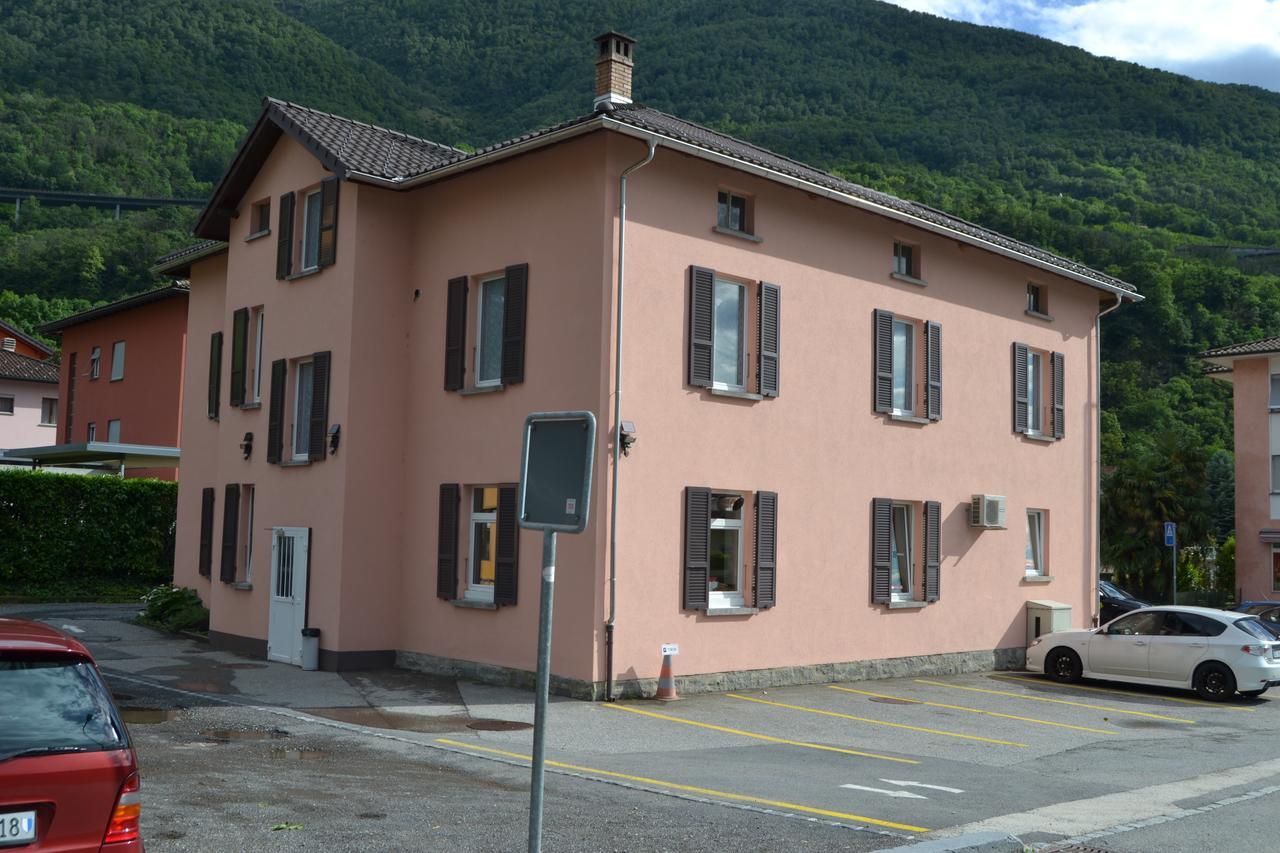 Osteria Centrale Cadenazzo المظهر الخارجي الصورة